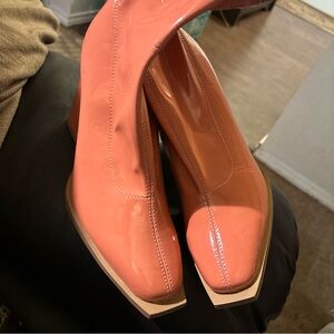 Shinny soft peach boot size label: 8.5